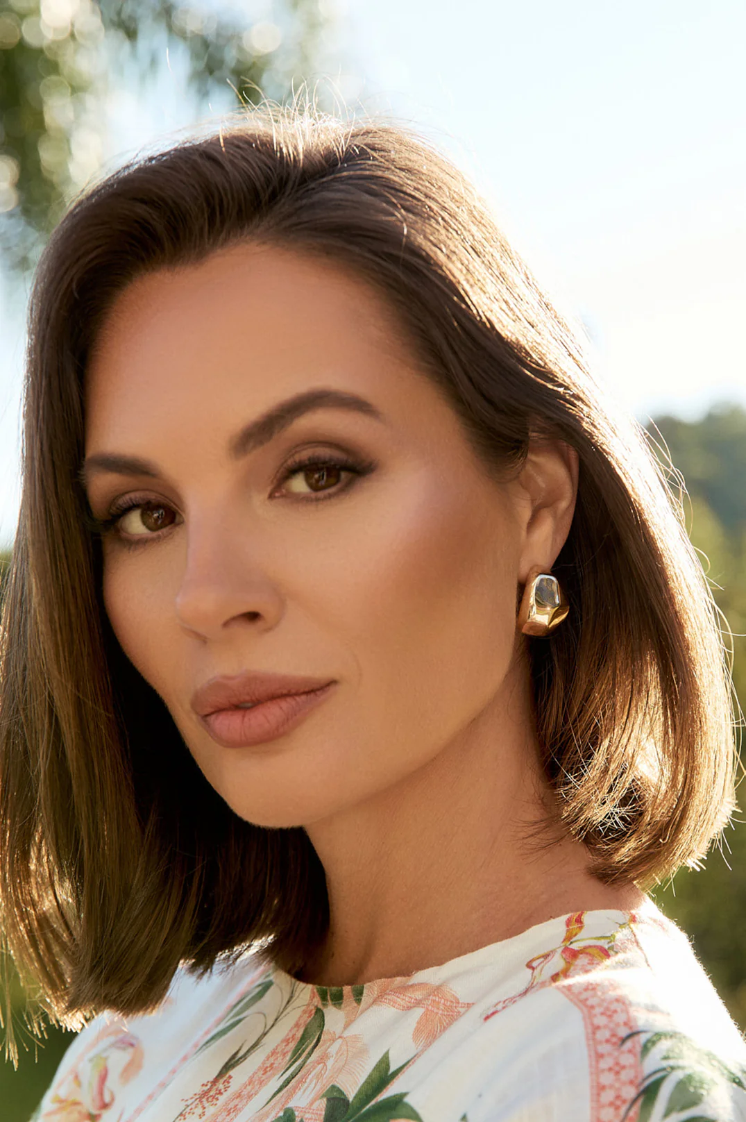 Bevelled Metal Hoops (Gold) - Image 3