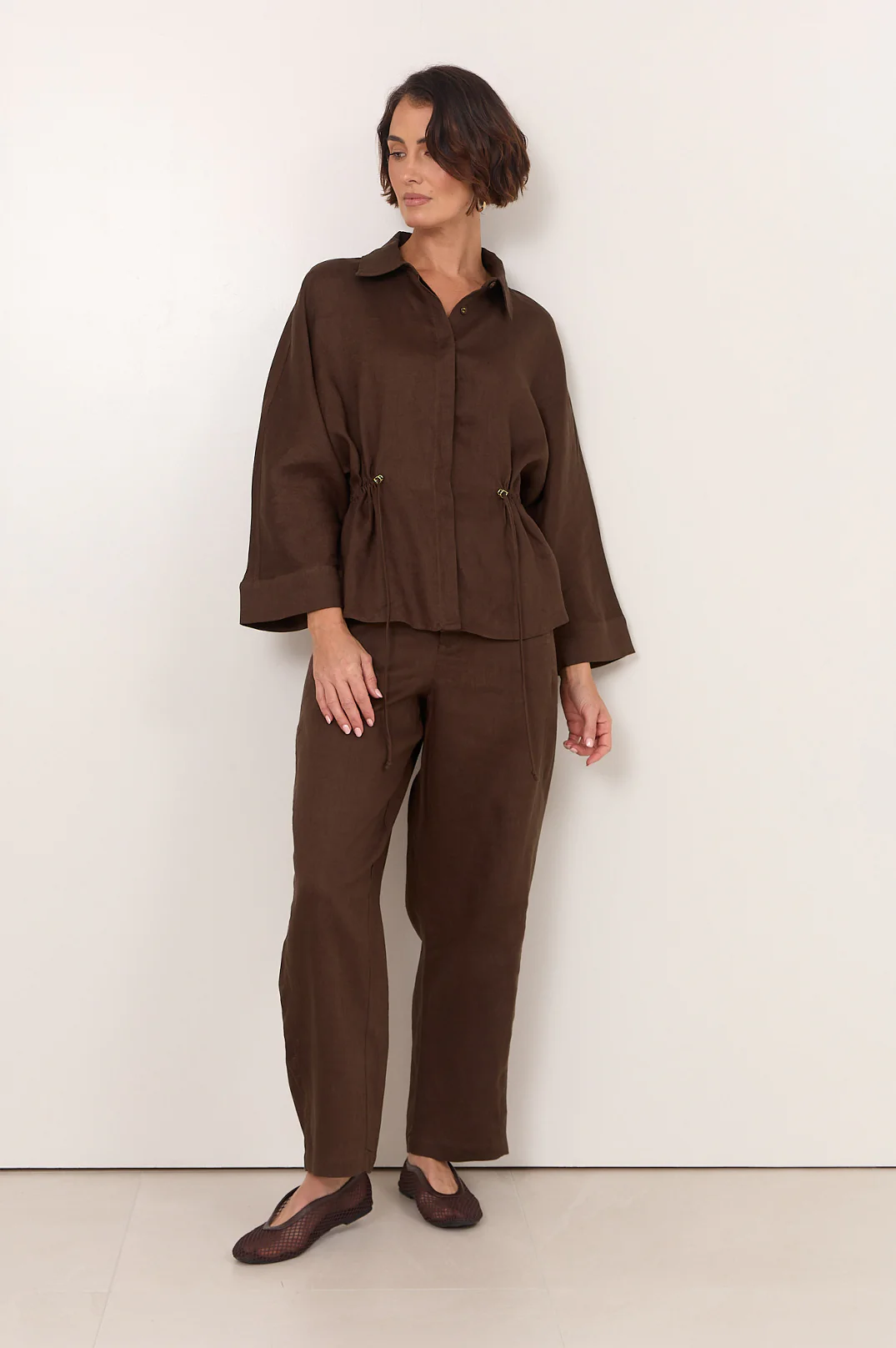 Hollis Linen Barrel Leg Pant (Chocolate) - Image 2