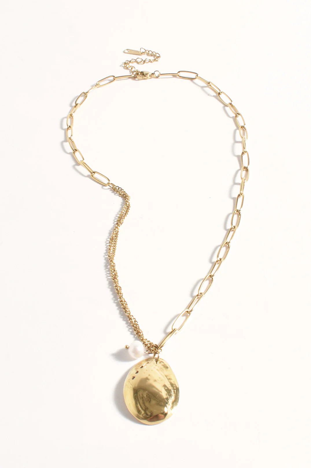 Metal Pod Mini Pearl Pendant Necklace (Gold) - Image 2