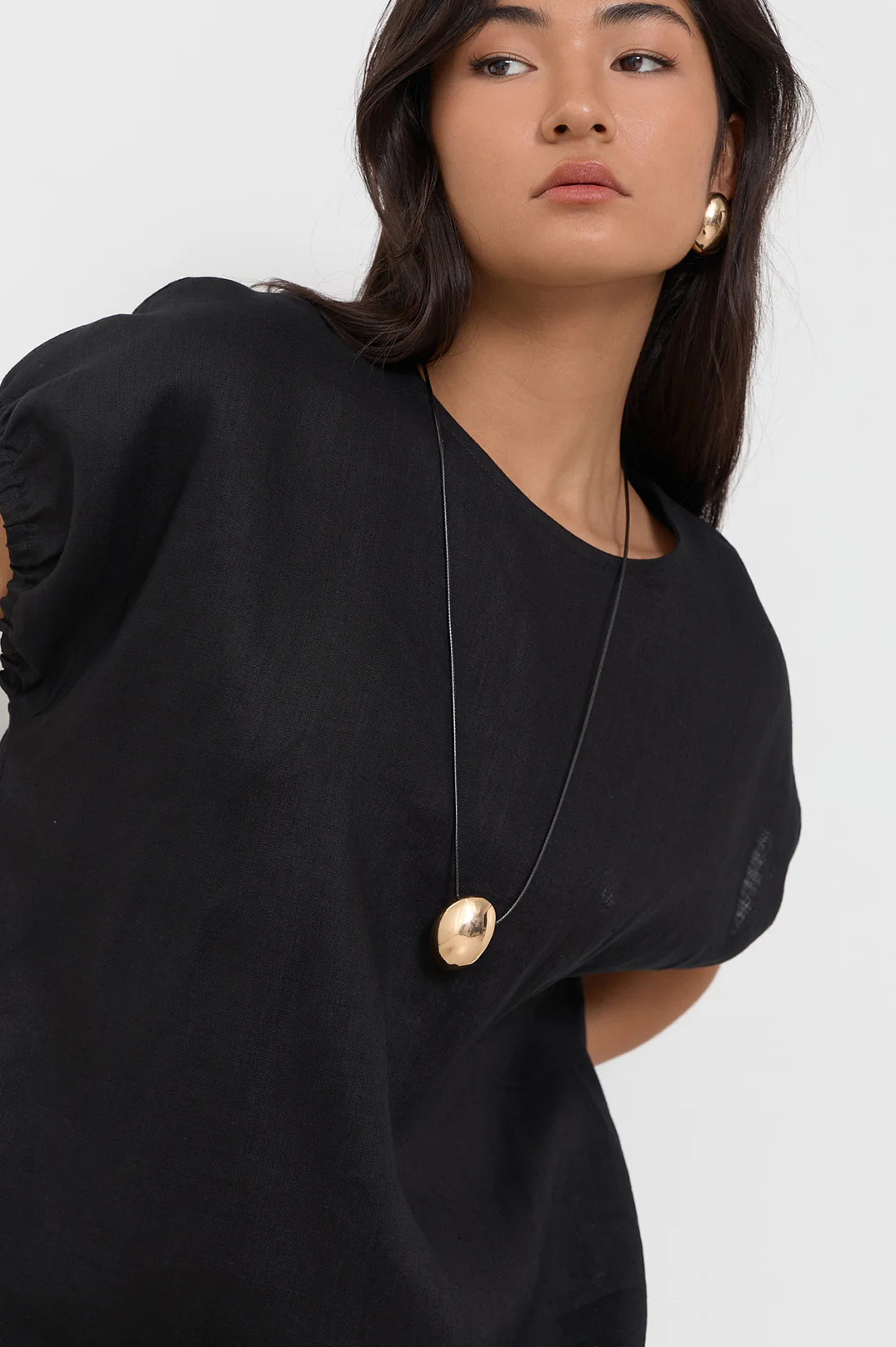 Oval Pendant Adjustable Leather Necklace (Black/Gold) - Image 3