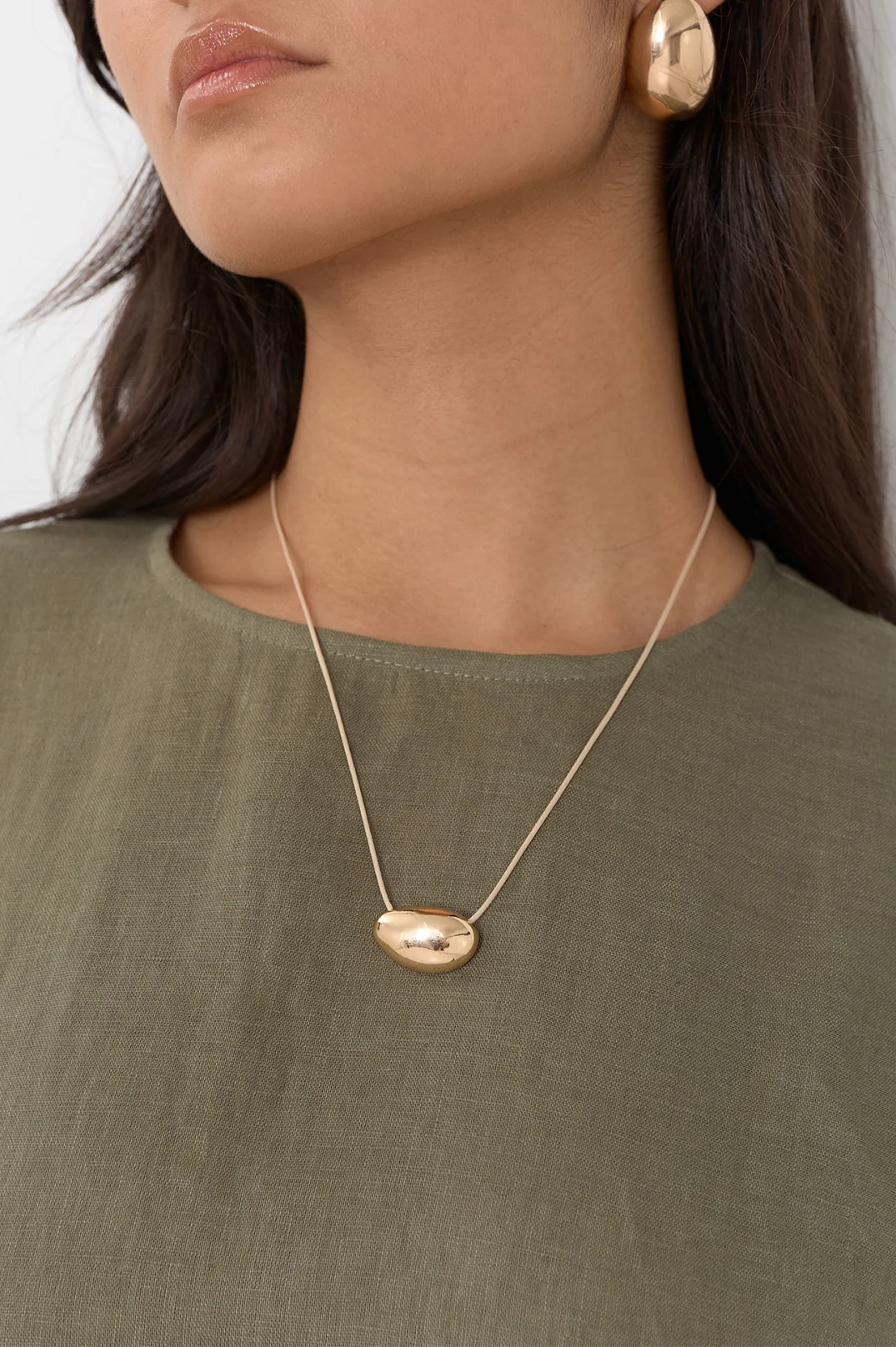 Oval Pendant Short Leather Necklace (Camel/Gold) - Image 3