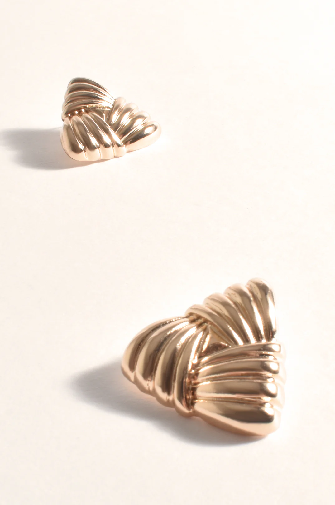 Patterned Metal Triangle Earrings (Gold)