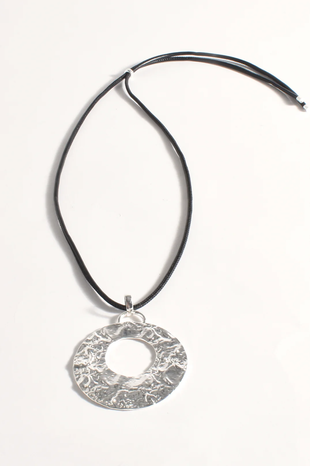 Textured Metal Adjustable Pendant Necklace (Silver)