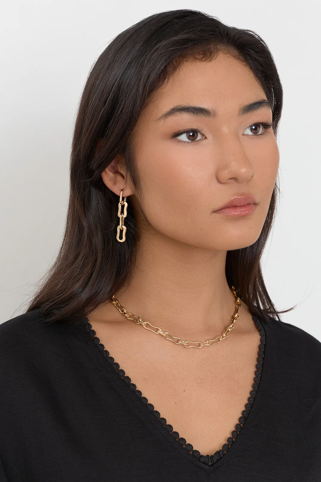 Vintage Link Drop Earrings (Gold) - Image 2