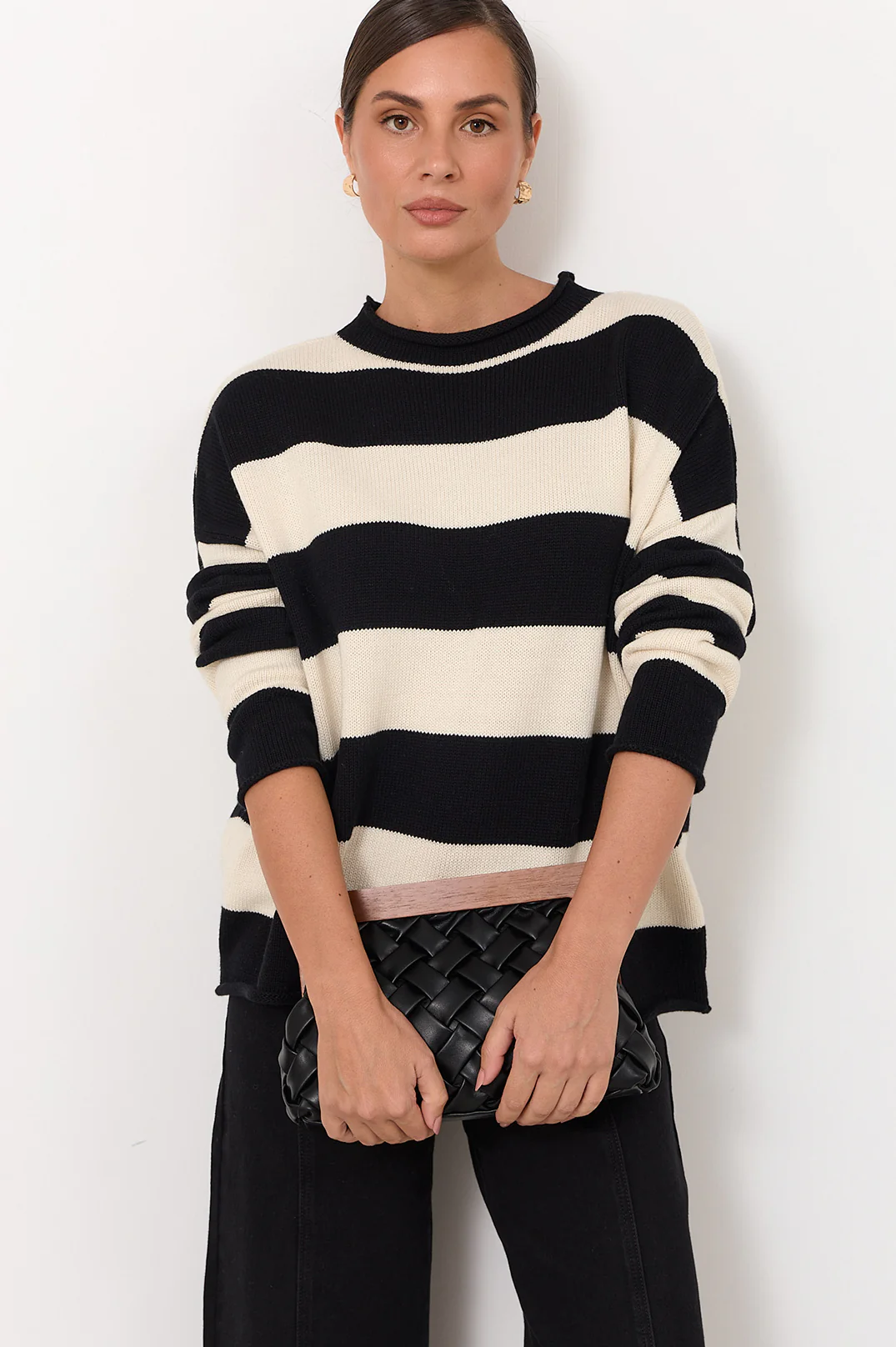 Vivienne Weave Timber Frame Clutch (Black) - Image 2