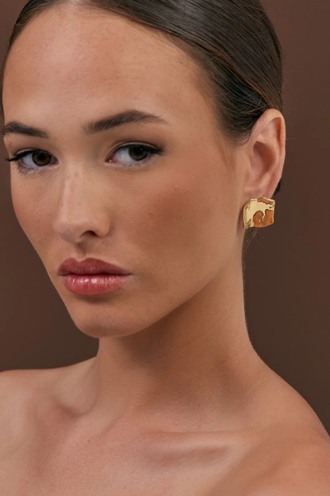 Wavy Square Stud Earrings (Gold)